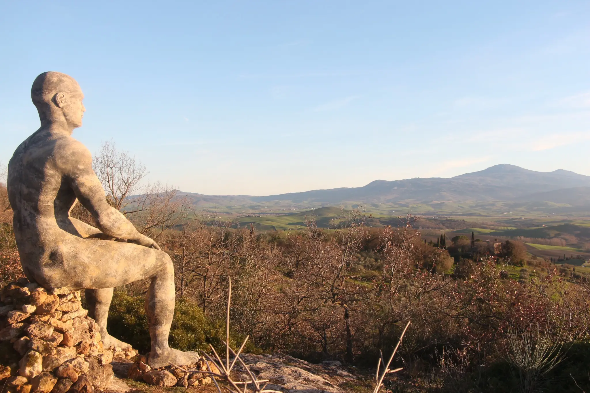 Il Guardiano della Valle nel paesaggio della Val d'Orcia