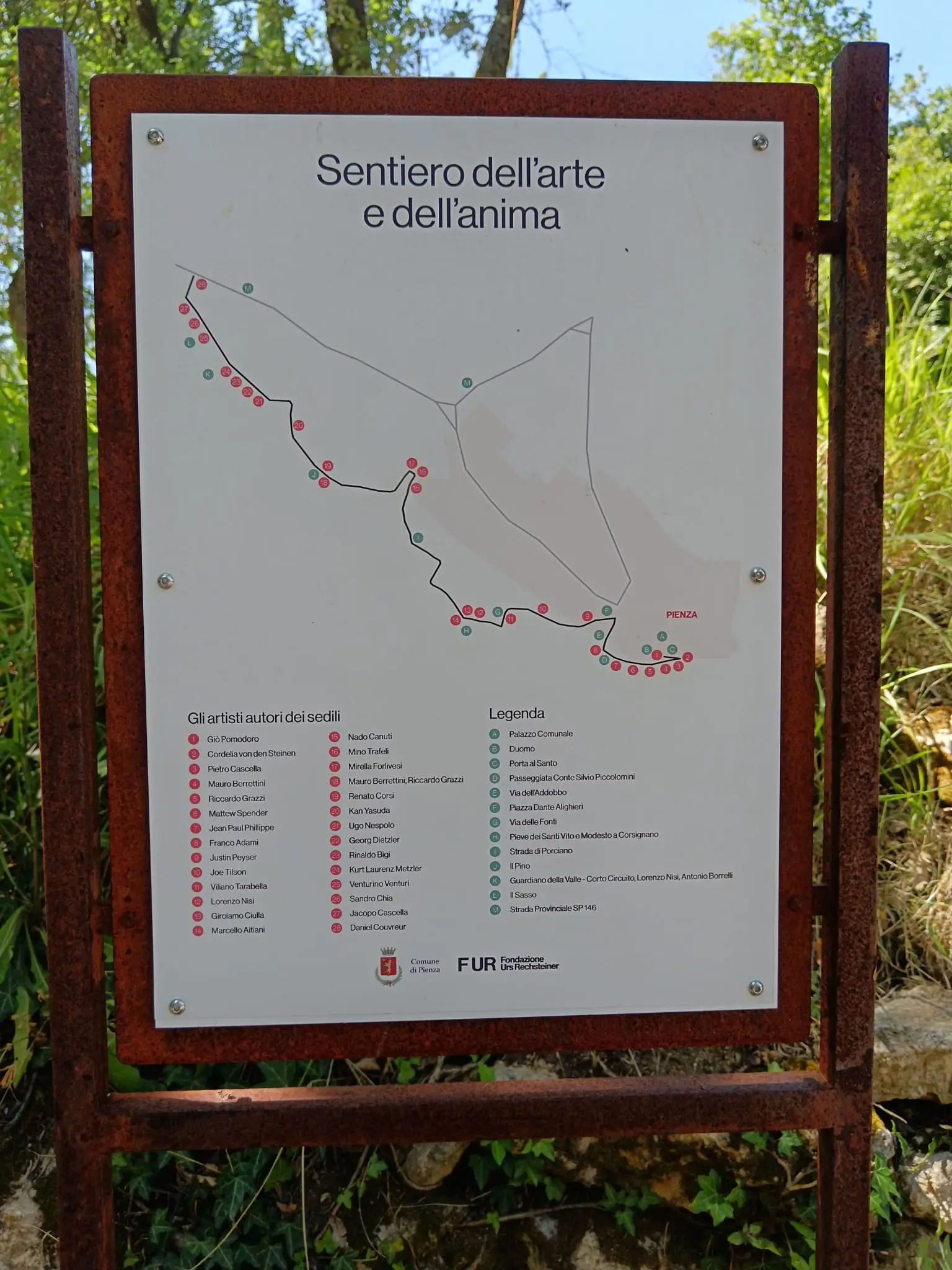 Pannello reale con la mappa del Sentiero dell’Arte e dell’Anima e la numerazione delle 28 sedute